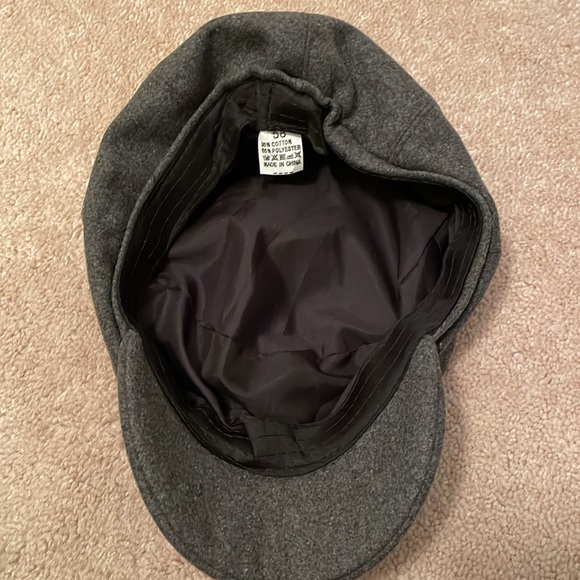 Women's Grey Beret Hat, Comfortable And Lightweight. NWOT - Picture 5 of 6